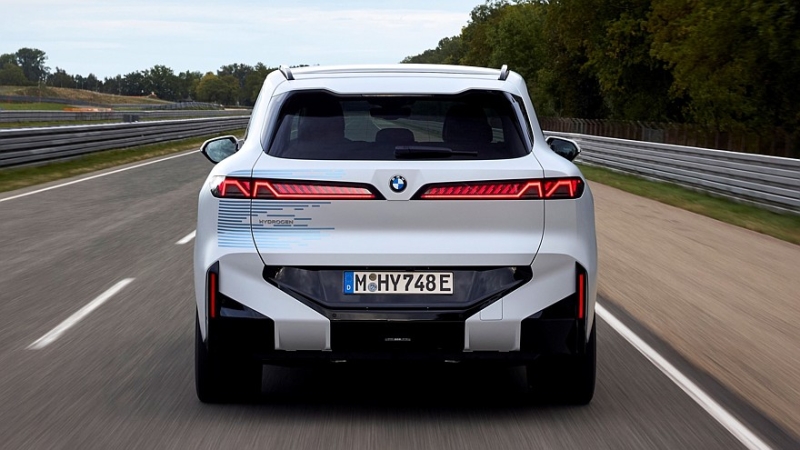 Водородный BMW iX5 Hydrogen нового поколения сбросил камуфляж