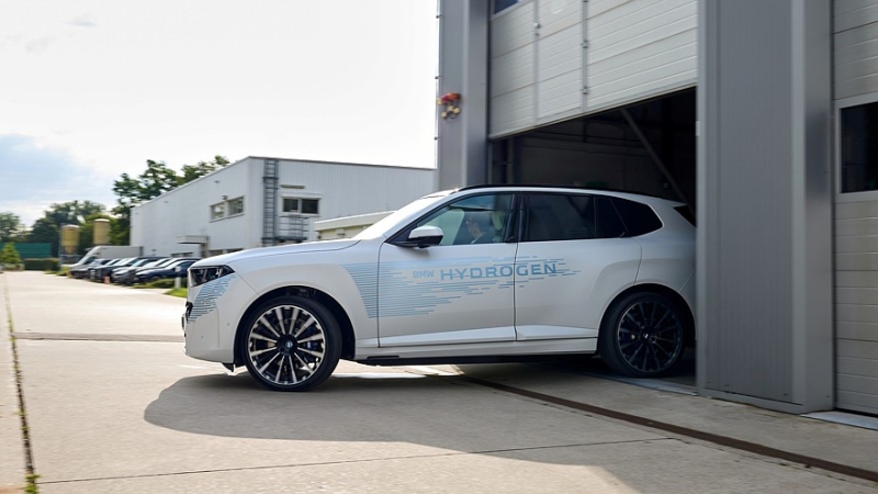Водородный BMW iX5 Hydrogen нового поколения сбросил камуфляж