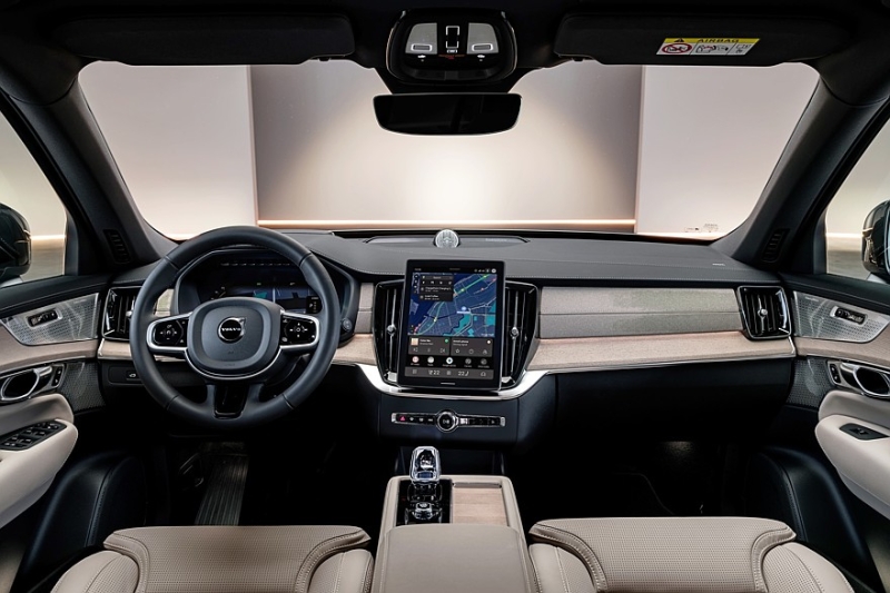 Volvo XC60: второй рестайлинг и большая батарея для гибрида. Такую же получил Volvo XC90