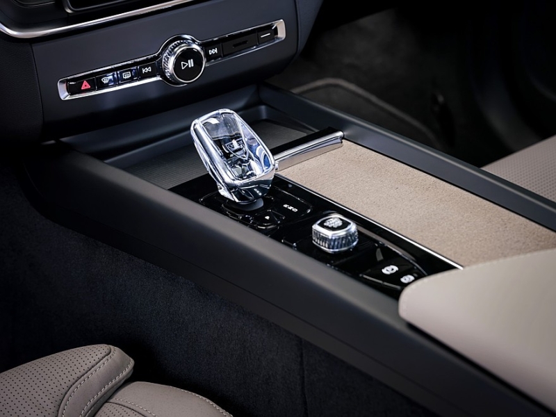 Volvo XC60: второй рестайлинг и большая батарея для гибрида. Такую же получил Volvo XC90