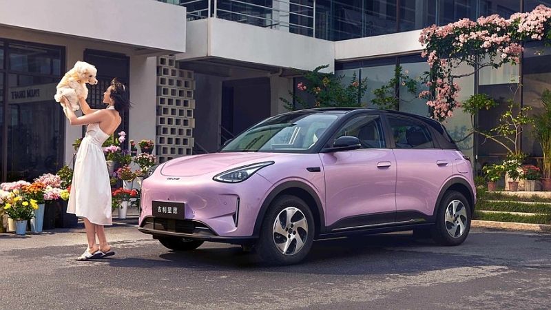 Geely выпустила миллионный экземпляр хэтчбека EX2 перед его запуском в России