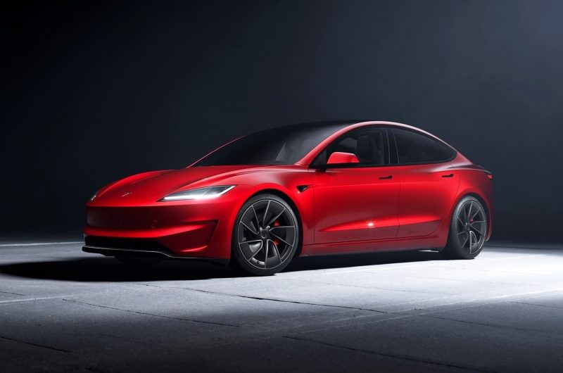 Обновки для Tesla Model 3: больше экран и больше мощности для версии Performance