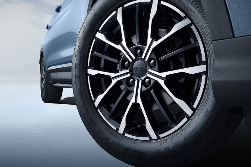 &laquo;Упрощённый&raquo; Geely Coolray снова модернизировали: первые официальные фото