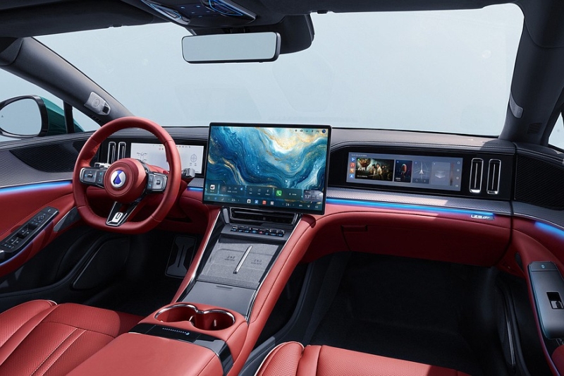 Большой хэтчбек Denza Z9 GT стал мощнее и получил улучшенный салон