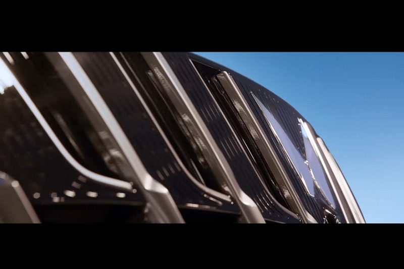 Кроссовер Mahindra XUV 7XO на замену XUV700: новые кадры и старт предзаказов