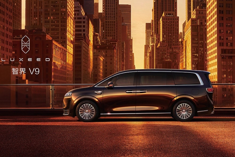 Минивэн Luxeed V9 от Chery и Huawei показал роскошный интерьер