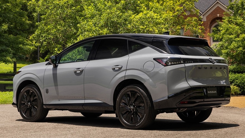 Nissan Murano лишился базовой версии и ощутимо подорожал