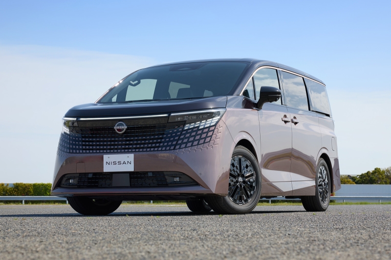 Nissan полностью рассекретил минивэн Elgrand нового поколения, цены известны