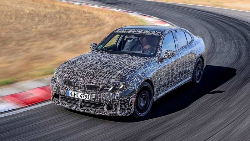 Новая бензиновая &laquo;трёшка&raquo; BMW готовится к премьере: дрифт-режим и дизайн в стиле i3