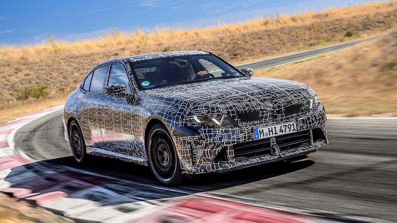 Новая бензиновая &laquo;трёшка&raquo; BMW готовится к премьере: дрифт-режим и дизайн в стиле i3