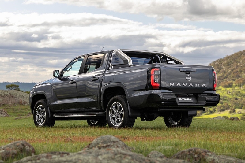 Новый пикап Nissan Navara на базе Mitsubishi L200: топовый дизель и только полный привод