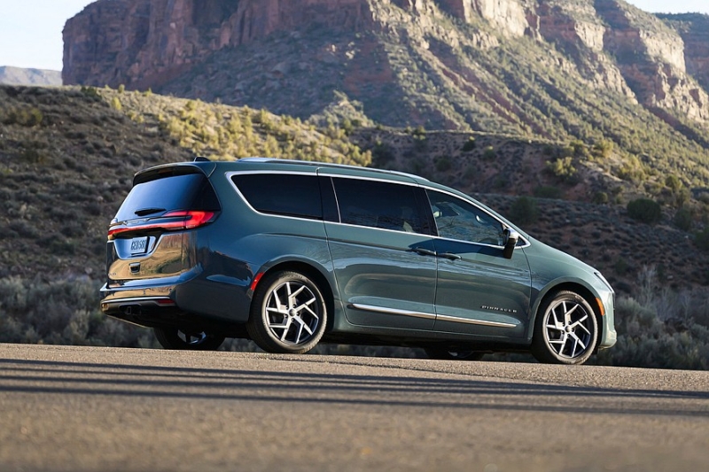 Обновлённый минивэн Chrysler Pacifica предложен с прежним мотором V6