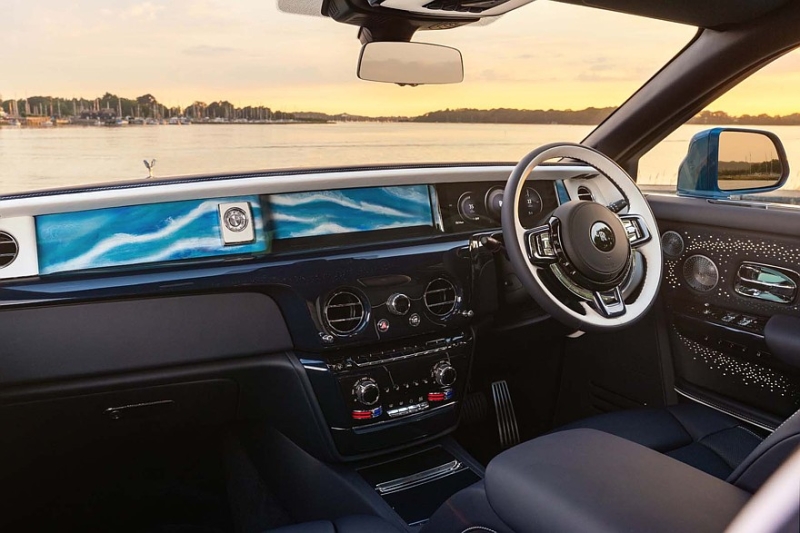 Rolls-Royce подготовил &laquo;сухопутную яхту&raquo;: представлен Phantom Regatta
