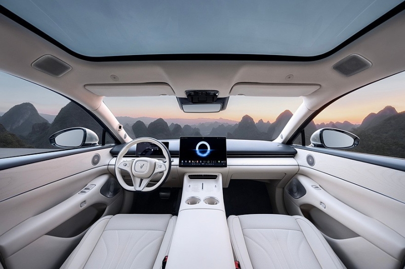 Роскошный полноприводный седан Voyah Passion L: продажи начались