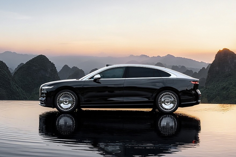 Роскошный полноприводный седан Voyah Passion L: продажи начались