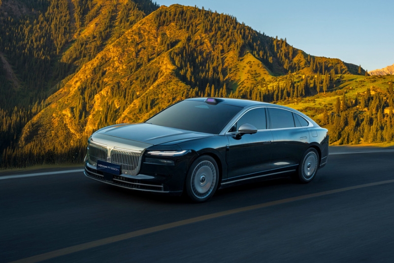 Роскошный полноприводный седан Voyah Passion L: продажи начались