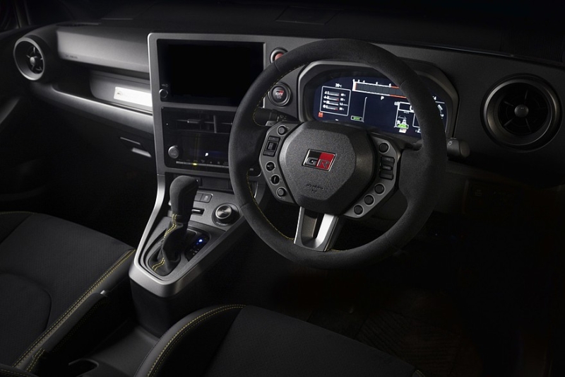 Toyota показала хот-хэтч GR Yaris Morizo RR: новый аэродинамический обвес и гоночный руль