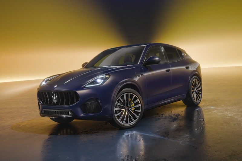 У кроссовера Maserati Grecale появилась новая роскошная спецверсия Lumina Blu