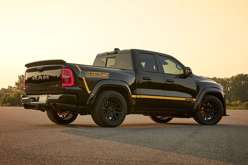 Заводской тюнинг для Ram 1500 Rumble Bee: большие &laquo;мясорубки&raquo;, подвеска, выхлоп, декор