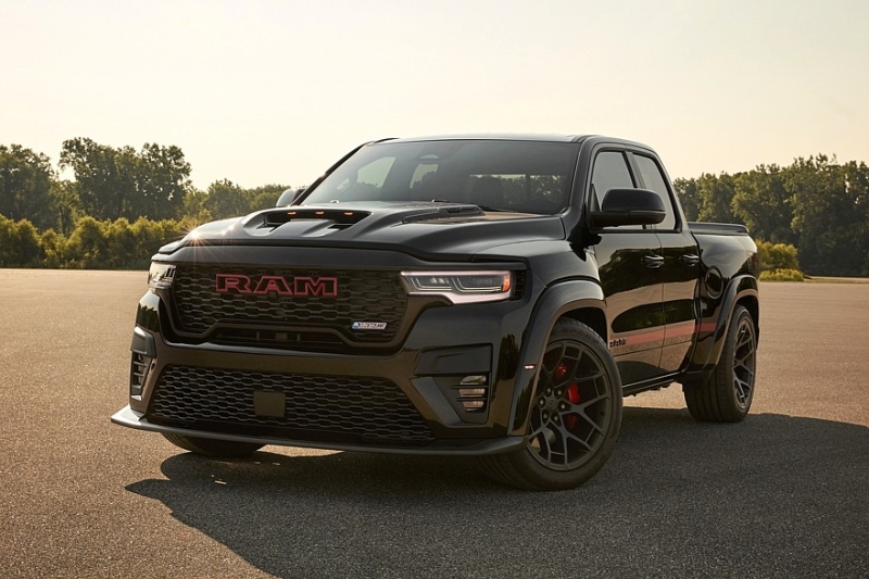 Заводской тюнинг для Ram 1500 Rumble Bee: большие &laquo;мясорубки&raquo;, подвеска, выхлоп, декор