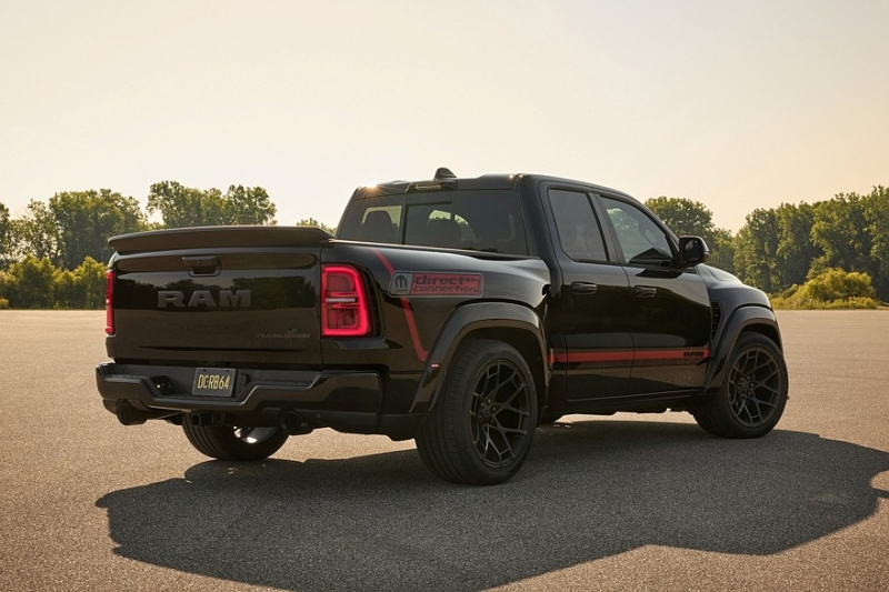 Заводской тюнинг для Ram 1500 Rumble Bee: большие &laquo;мясорубки&raquo;, подвеска, выхлоп, декор